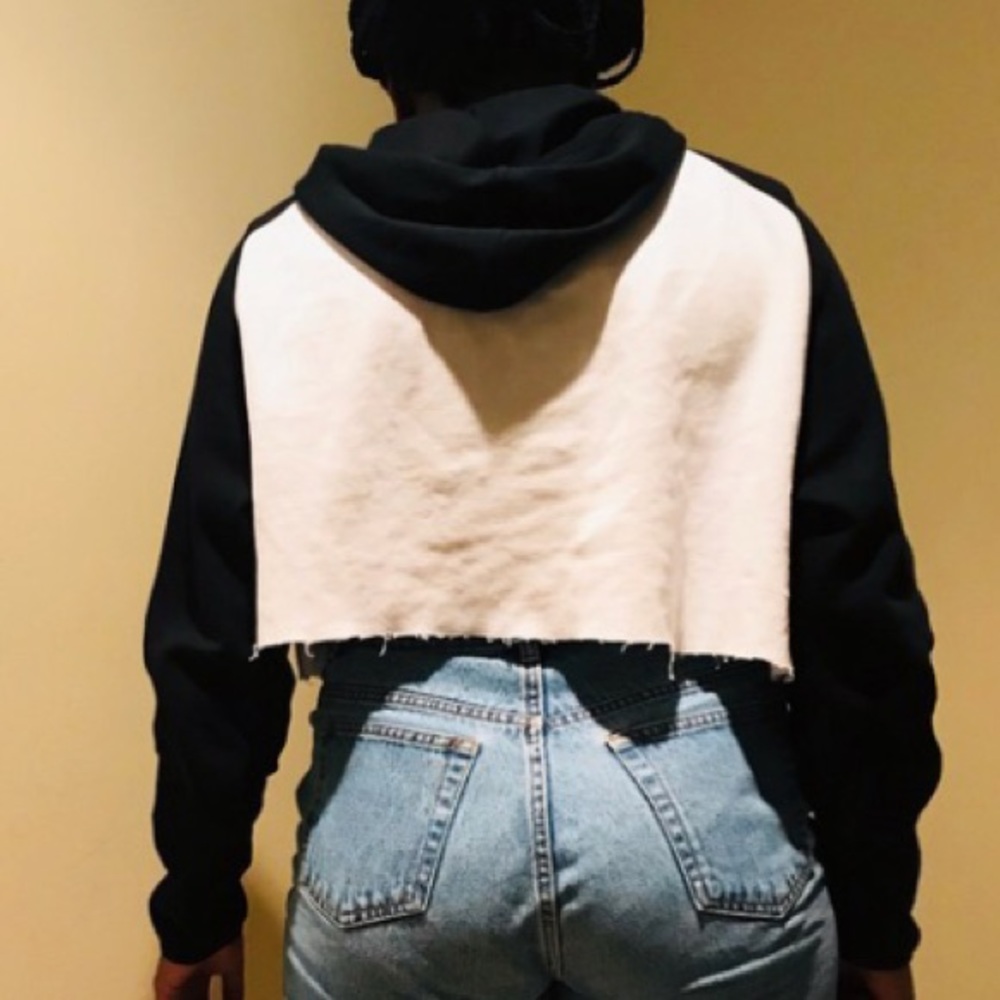Cropped Sweatshirt - Picture 2 of 3